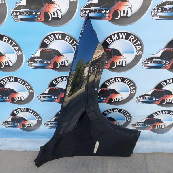 Δεξί φτερό X1 E84 χρώμα μαύρο