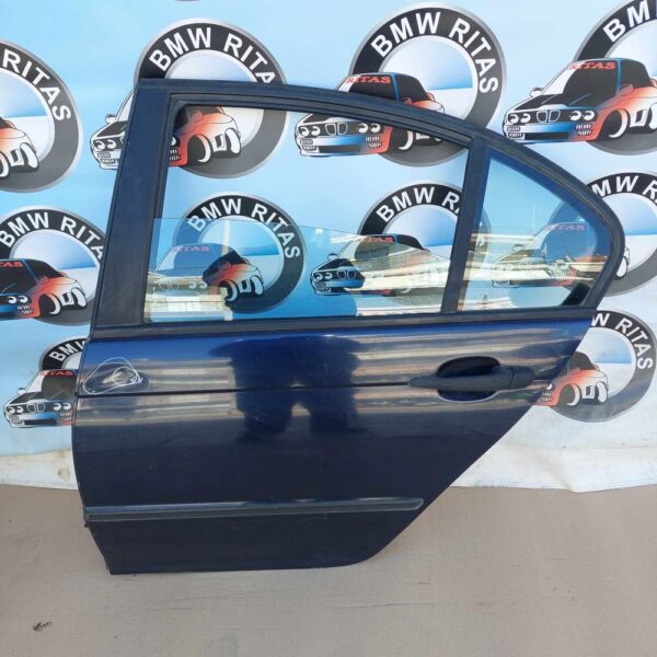 Πίσω πόρτα αριστερή E46 τετράπορτο μπλε σκούρο έχει ένα μικρό λακουβάκι το έχουμε κυκλώσει