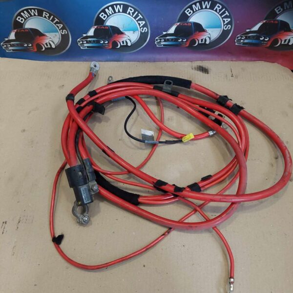 Καλώδιο ρεύματος μαζί με τι κάστρα του κομπλέ 46 πίσω μπαταρία.Κάμπριο