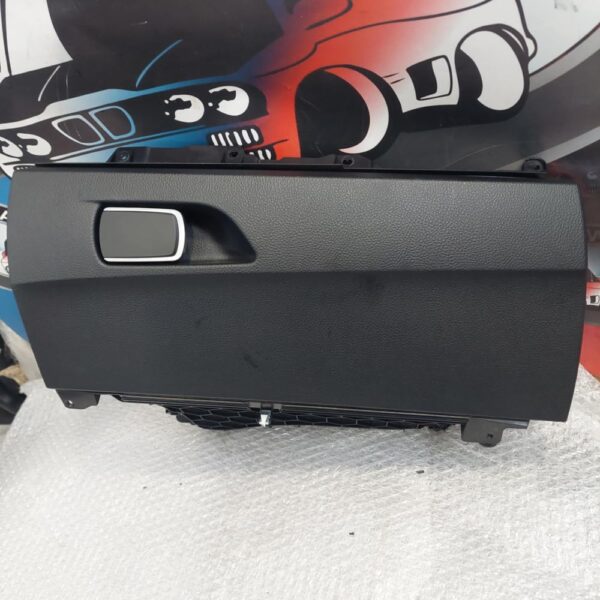 Ντουλαπάκι μαύρο συνοδηγού F20-F21-F22-F23-F87